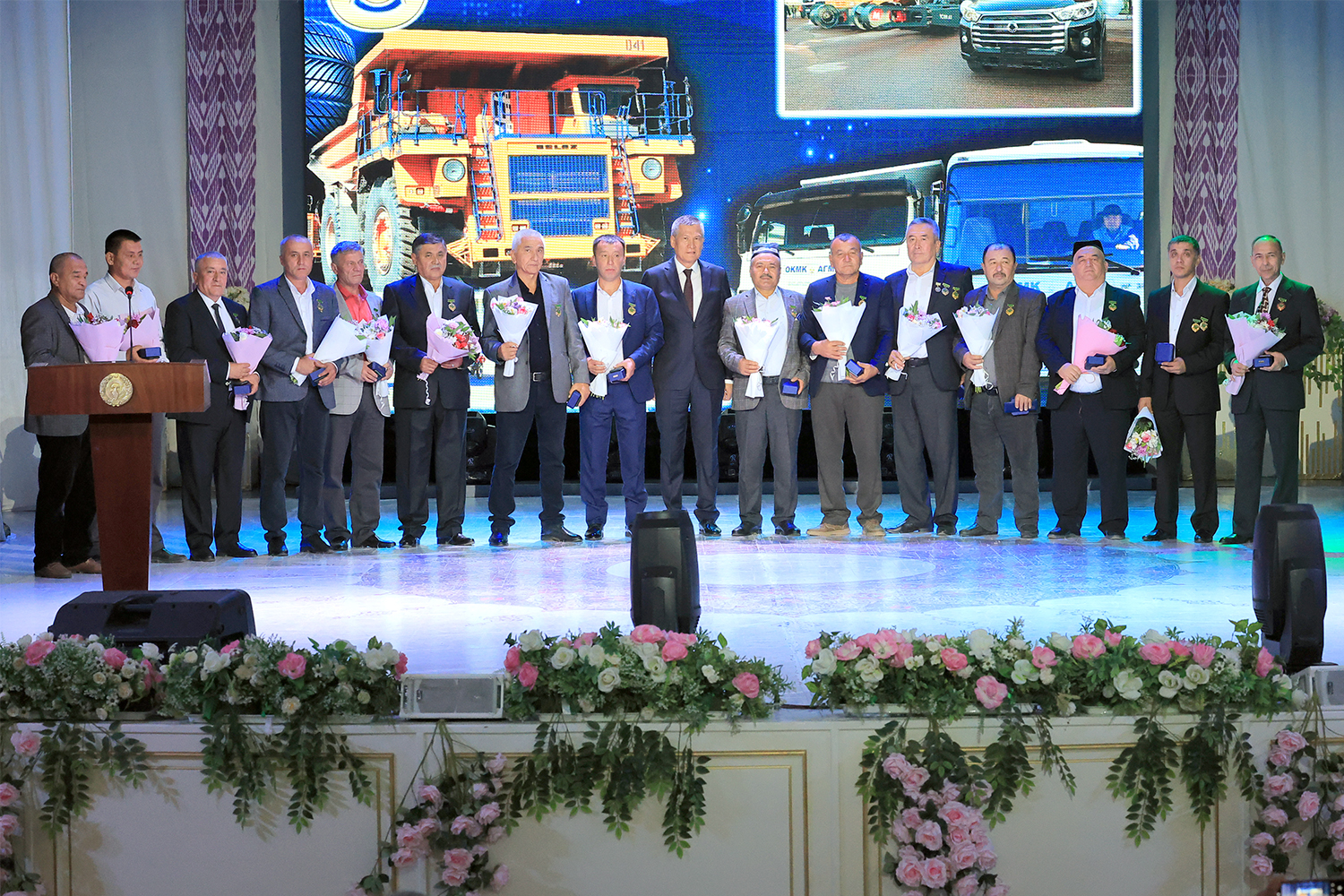 Автомобилисты АГМК отметили свой профессиональный праздник