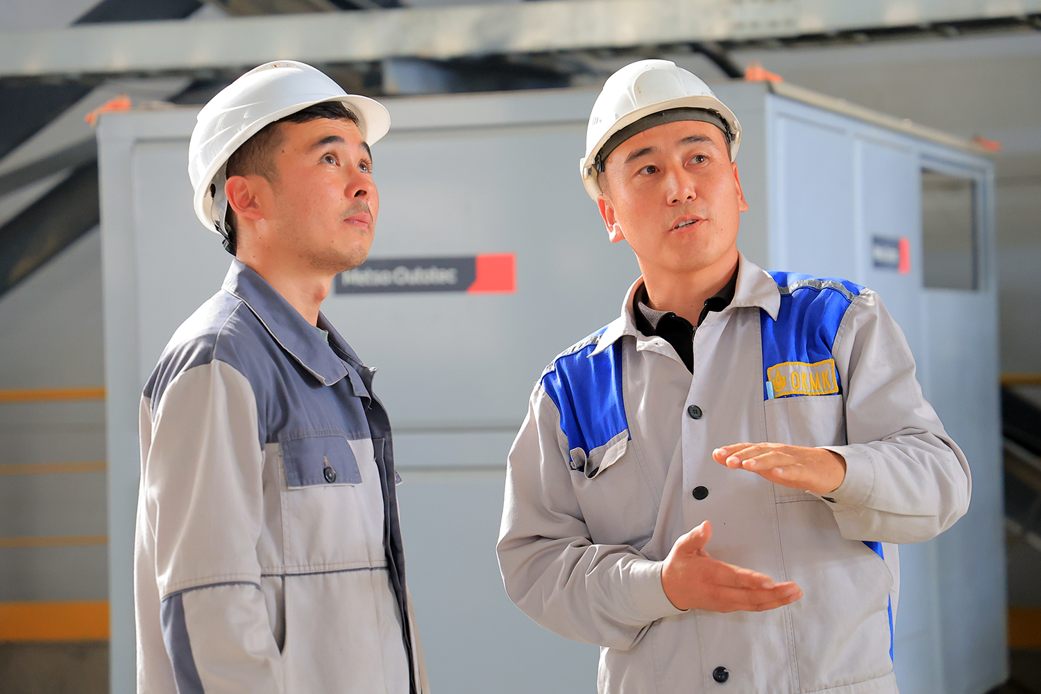 Команда, поддерживающая ритм фабрики