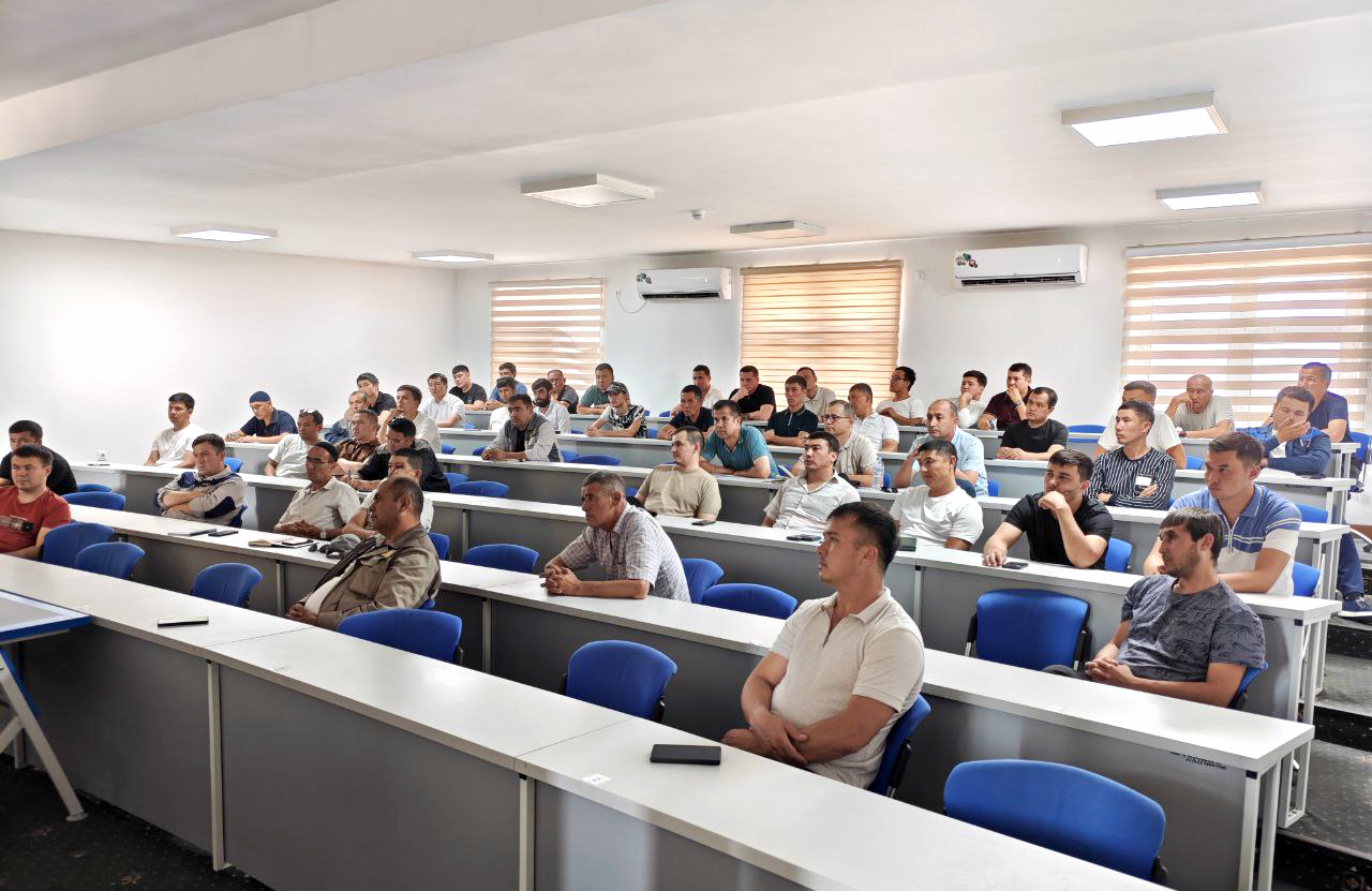 Инженеры комбината изучают проектирование редукторов