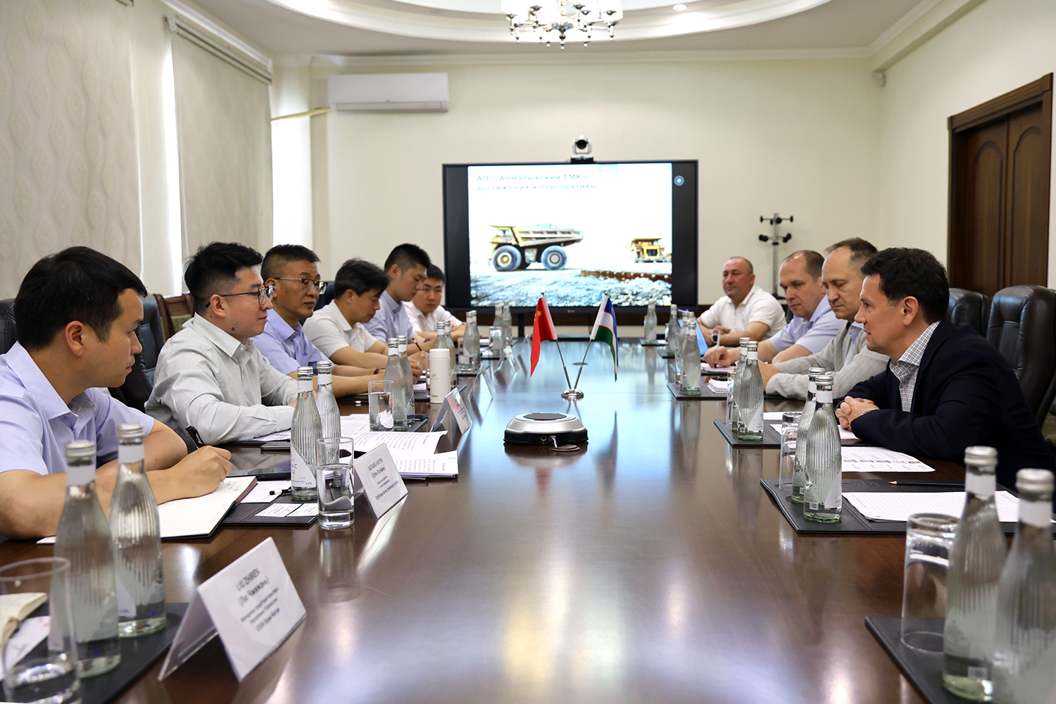 Xitoyning “Nerin Engineering” kompaniyasi va Eksport-import banki vakillari OKMKda bo‘lishdi